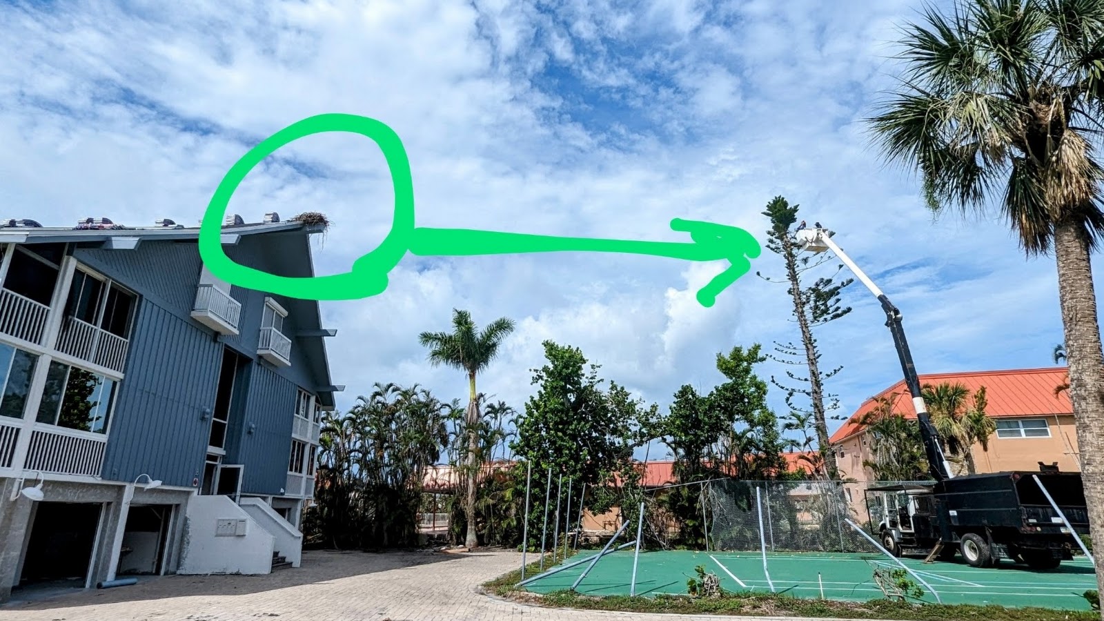 Nuisance roof situation with nearby platform installation (example)